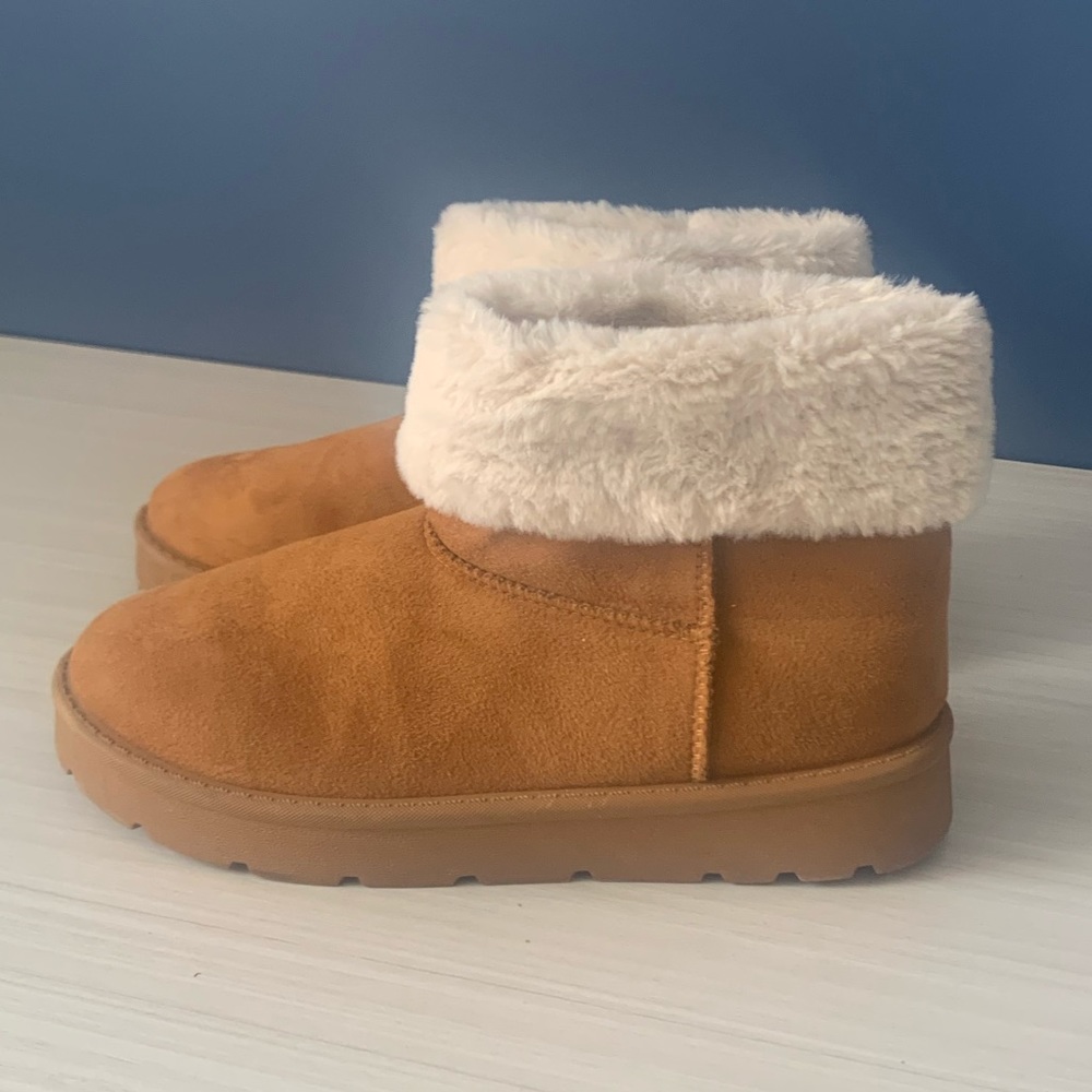 EUC CL BY LAUNDRY SHORT BOOTS
